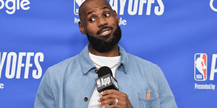 LeBron James quebrou o silêncio sobre sua decisão de deixar o Los Angeles Lakers e fechar com o Philadelphia 76ers.