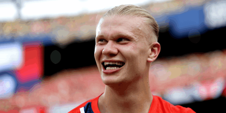 Halland marcou os dois gols da vitória por 2 a 1, eliminou a Seleção Brasileira da Copa do Mundo de 2026 e exaltou o momento histórico.