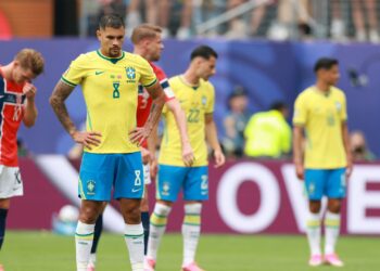 Bruno Guimar&atilde;es lamenta o p&ecirc;nalti desperdi&ccedil;ado na elimina&ccedil;&atilde;o do Brasil para a Noruega na Copa do Mundo