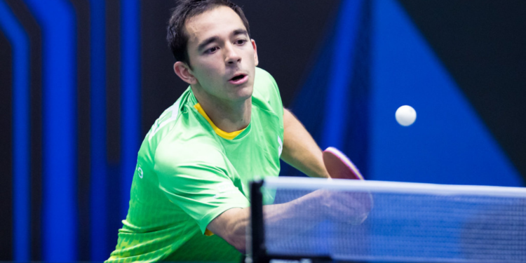 Hugo Calderano está nas quartas de final do WTT Contender São José dos Campos. o brasileiro venceu o croata Tomislav Pucar por 3 sets a 1.