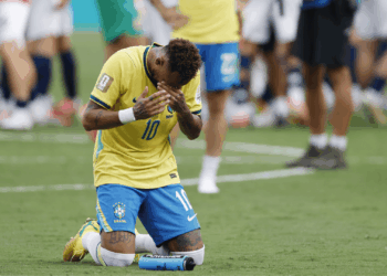 Neymar falou sobre a frustração de encerrar mais uma participação em Mundiais sem conquistar o título e indicou que seu ciclo chegou ao fim.