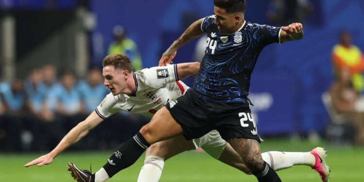 Confusão entre Inglaterra e Argentina marcou o início da semifinal da Copa do Mundo