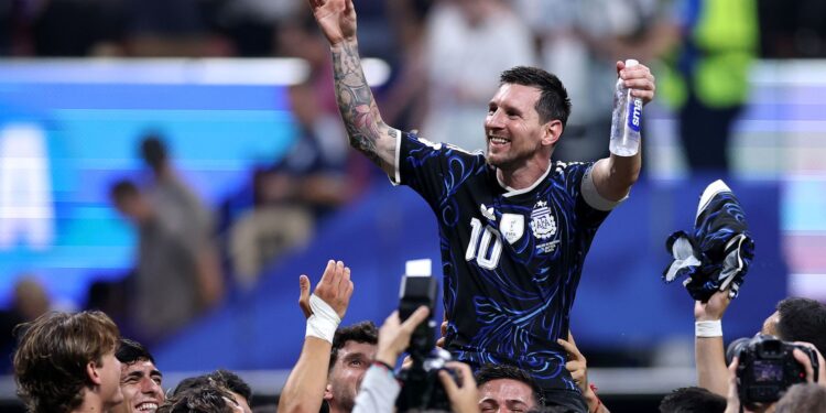 Messi homenageou Maradona após garantir a Argentina na final da Copa do Mundo