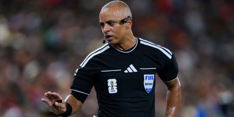 Wilton Pereira Sampaio encerrou sua participação na Copa do Mundo após ficar fora da arbitragem de França x Inglaterra