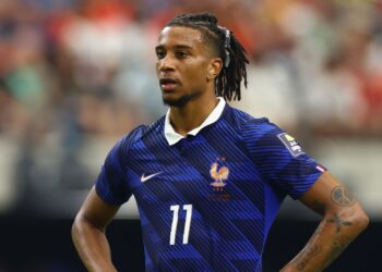 Michael Olise desperta interesse no mercado após jornal revelar desejo do francês de defender o Real Madrid
