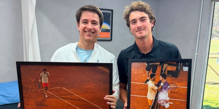 Fotógrafo Felipe Figueiredo entregou quadros ao tenista João Fonseca