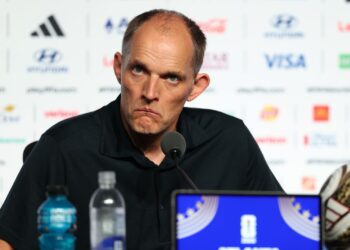 Thomas Tuchel segue pressionado após a eliminação da Inglaterra, mas deve permanecer no comando da seleção