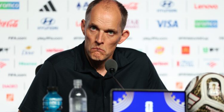 Thomas Tuchel segue pressionado após a eliminação da Inglaterra, mas deve permanecer no comando da seleção