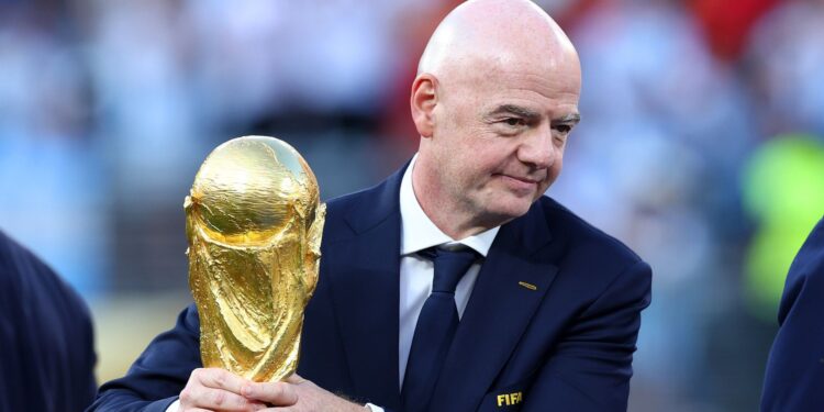 Infantino rebate críticas à Copa do Mundo de 2026 e defende torneio organizado pela Fifa