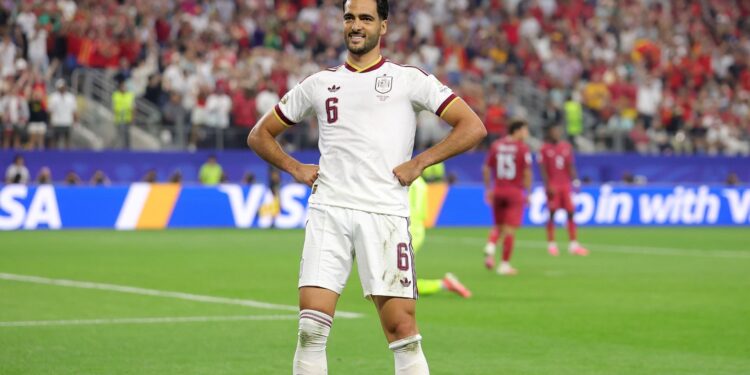 Espanha vence Portugal com gol de Merino nos acréscimos