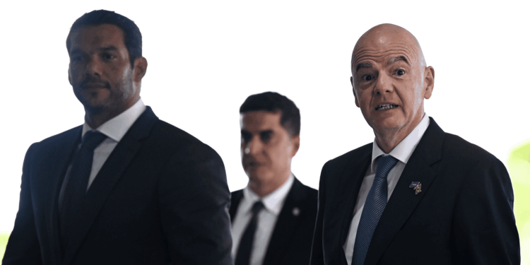 CBF sai em defesa de Raphael Claus após ataque de Trump e rebate acusações: "Conduta ética e respeito"