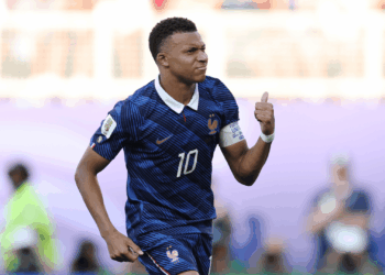 Mbappé ganhou um apelido curioso que tomou conta das redes sociais: "Mbappé ditador"