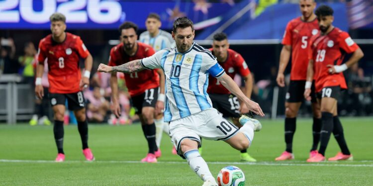 Messi desperdiçou mais um pênalti e ampliou o recorde negativo na história das Copas do Mundo