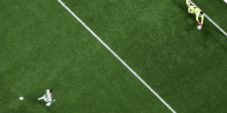 Messi teve a oportunidade de abrir o placar contra o Egito em cobrança de pênalti, mas parou em uma grande defesa do goleiro Shobeir.