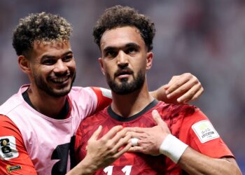 Zico, meia do Egito, comemora o gol marcado contra a Argentina na Copa do Mund