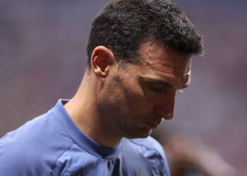Scaloni se emocionou após a classificação da Argentina e deixou a entrevista em lágrimas