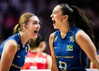 Sele&ccedil;&atilde;o feminina vence de virada em Osaka