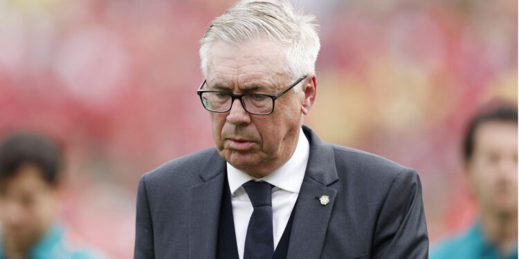 Romário volta a criticar Ancelotti após a eliminação do Brasil na Copa do Mundo