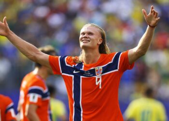 Haaland vive momento histórico na Copa do Mundo e lidera a Noruega rumo às quartas de final