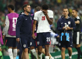 Inglaterra perde Jarell Quansah por dois jogos e terá desfalque nas quartas de final