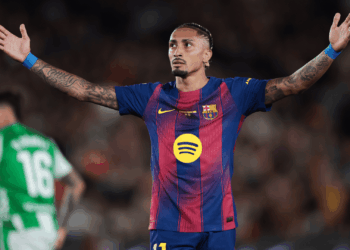 o presidente do Barcelona, garantiu que o atacante, Raphinha seguirá no elenco e descartou qualquer possibilidade de negociá-lo nesta janela.