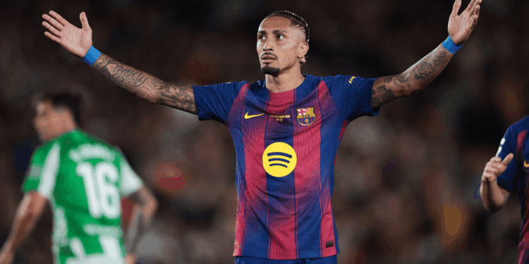 o presidente do Barcelona, garantiu que o atacante, Raphinha seguirá no elenco e descartou qualquer possibilidade de negociá-lo nesta janela.