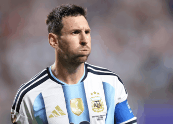 Argentina admite desgaste físico antes da semifinal contra a Inglaterra. Messi e Dibu Martínez destacam cansaço após sequência de jogos intensos
