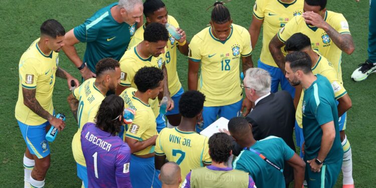 Ancelotti tem anotações reveladas após a eliminação do Brasil nas oitavas de final da Copa