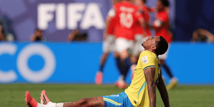 Gabriel Magalhães se pronunciou pela primeira vez nas redes sociais. O zagueiro lamentou a queda precoce da equipe,