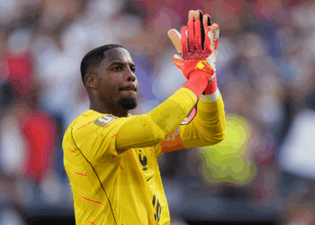 Mike Maignan, goleiro da França, é natural de Caiena, capital da Guiana Francesa, localizada a menos de 200 km de Oiapoque, no Amapá.
