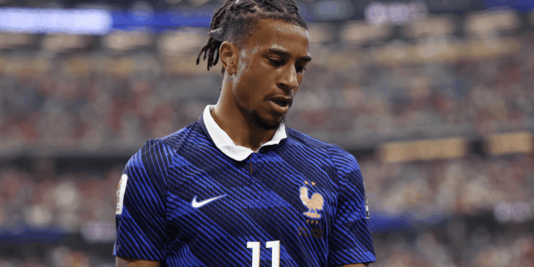 Olise, atacante da França foi alvo de duras críticas após a derrota da França para a Espanha na semifinal do Mundial.
