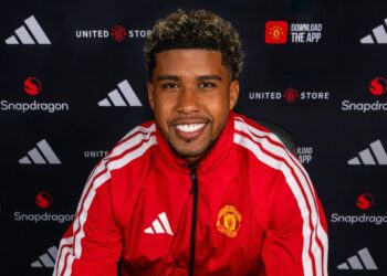 Andrey Santos é anunciado pelo Manchester United
