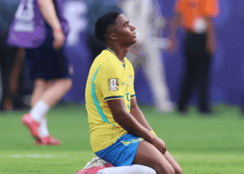Endrick, atacante brasileiro entra na mira da Roma, mas José Mourinho, atual técnico do Real Madrid, pode dificultar negociação.