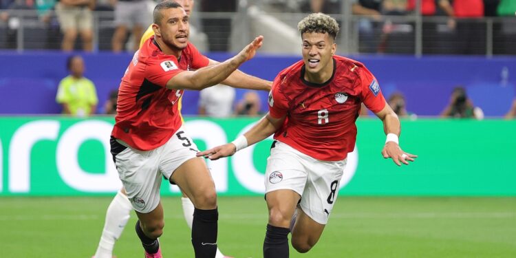 Egito comemora a classificação nos pênaltis após vencer a Austrália na Copa do Mundo