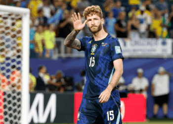 O Besiktas abriu conversas com o Flamengo e demonstrou interesse na contrata&ccedil;&atilde;o de L&eacute;o Pereira para a temporada.