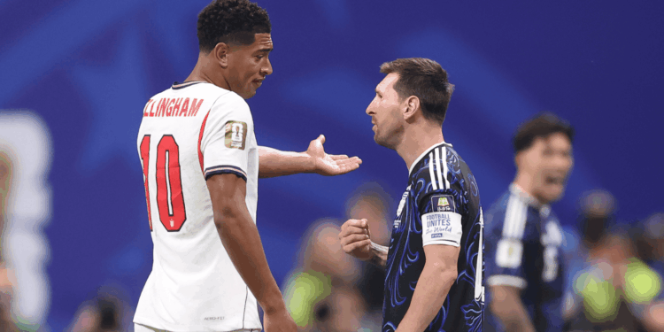 Bellingham esclareceu a discussão que protagonizou com Messi durante a derrota da Inglaterra por 2 a 1 para a Argentina na semifinal da Copa.