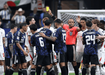 A derrota da Inglaterra por 2 a 1 para a Argentina, de virada, na semifinal da Copa do Mundo, segue repercutindo no pa&iacute;s europeu.