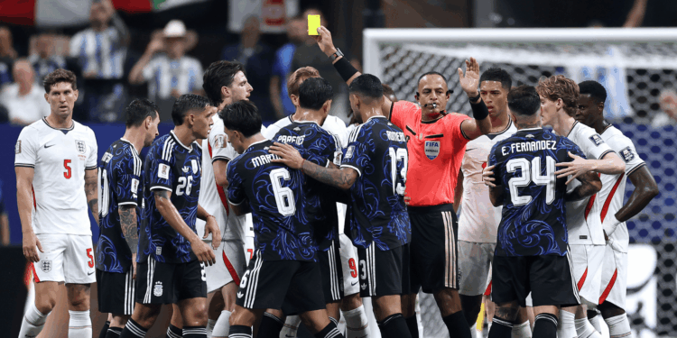 A derrota da Inglaterra por 2 a 1 para a Argentina, de virada, na semifinal da Copa do Mundo, segue repercutindo no país europeu.