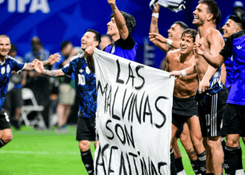 Argentina pode ser punida pela Fifa ap&oacute;s faixa sobre as Malvinas