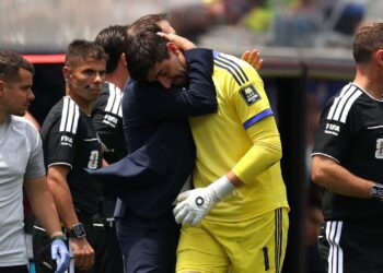 Courtois deixou a Copa do Mundo lesionado, mas exames afastaram preocupa&ccedil;&atilde;o no Real Madrid