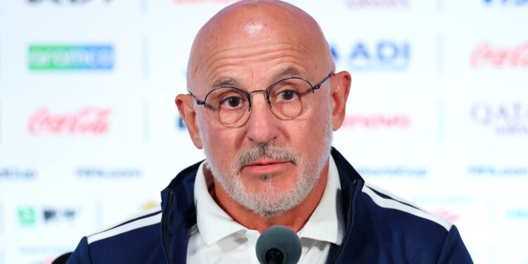 Luis de la Fuente projetou um duelo equilibrado contra a França e evitou falar em favoritismo
