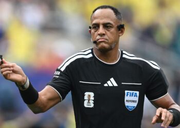 Ismail Elfath será o árbitro de Inglaterra x Argentina na semifinal da Copa do Mundo