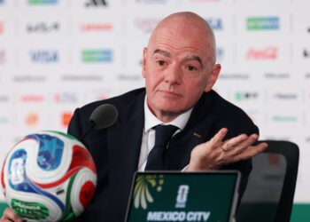 Gianni Infantino pode enfrentar um adversário na eleição da Fifa após articulação liderada por federações da Uefa