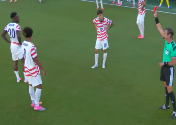 FIFA pode rever cart&atilde;o vermelho de Balogun? Veja o que diz o regulamento