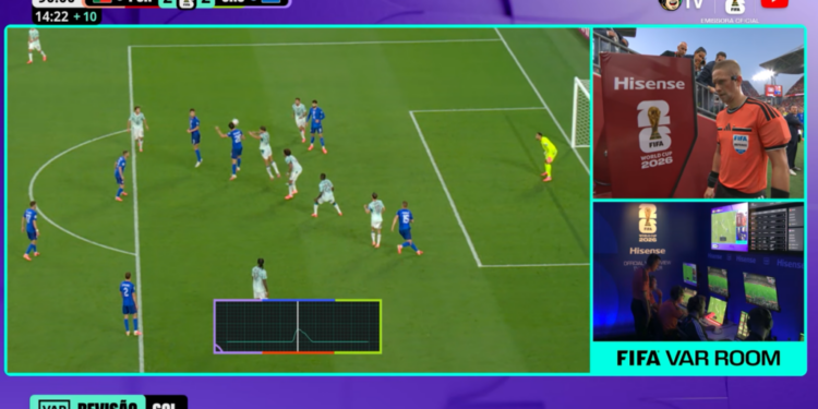 Como o chip da bola da Copa do Mundo envia dados ao VAR em tempo real
