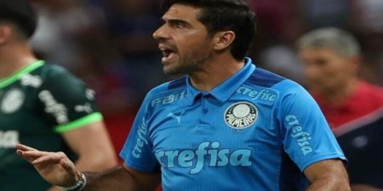 Abel Ferreira lidera ranking de cartões do Palmeiras no 1º semestre de 2026; veja lista