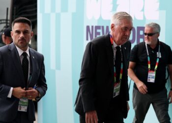 Ancelotti chegando ao MetLife Stadium