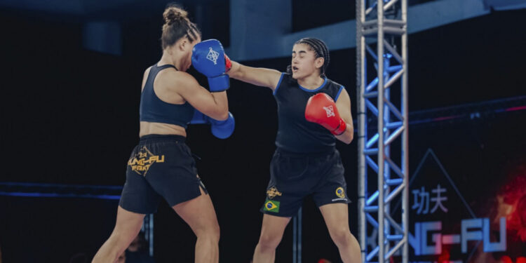 Cinturão feminino foi definido em uma luta bastante movimentada - Foto: Divulgação/CBAMC