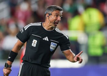 Árbitro Slavko Vincic em jogo da Copa do Mundo