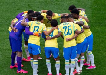 Jogadores do Brasil reunidos antes de jogo